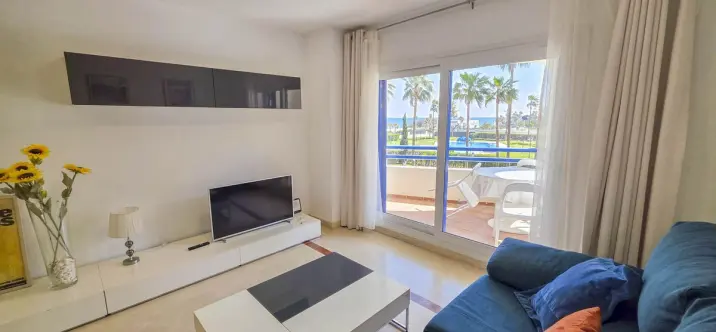 Sale of middle floor apartment in San Luis de Sabinillas 3