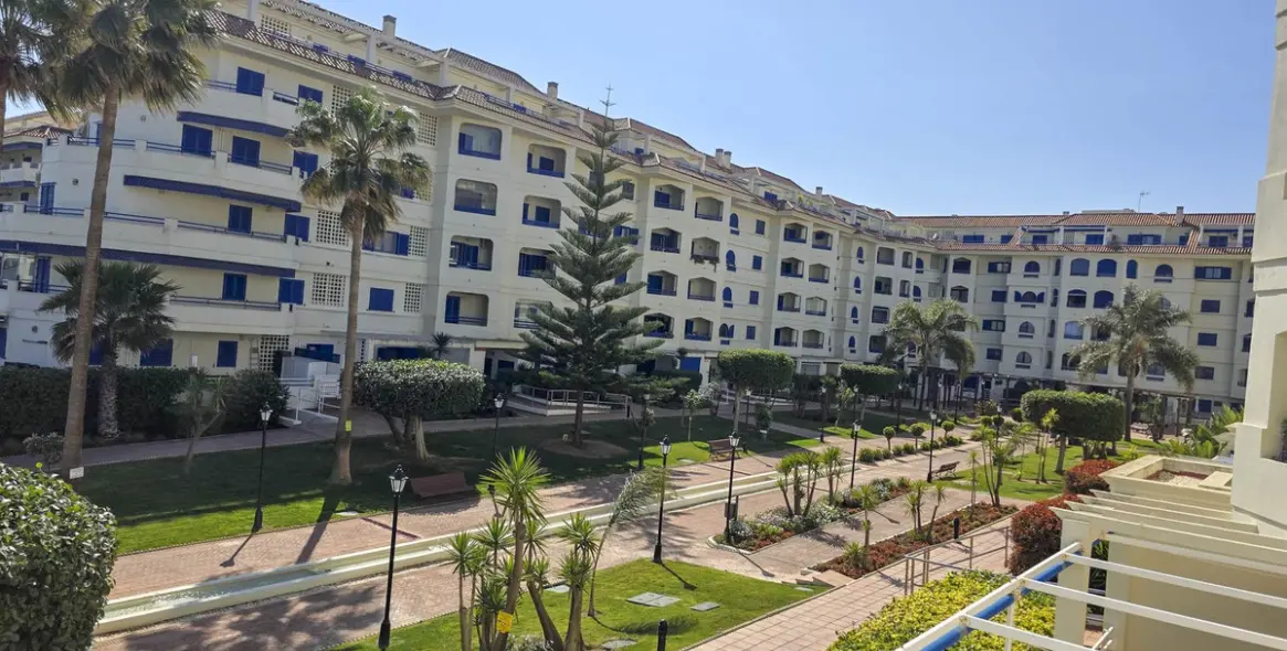 Продажа апартаментов на среднем этаже в San Luis de Sabinillas 5