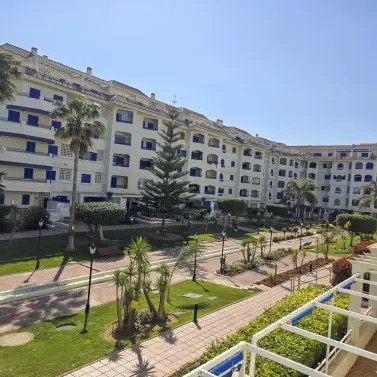 Sale of middle floor apartment in San Luis de Sabinillas