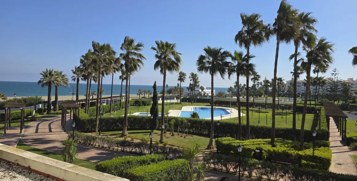 Продажа апартаментов на среднем этаже в San Luis de Sabinillas 14