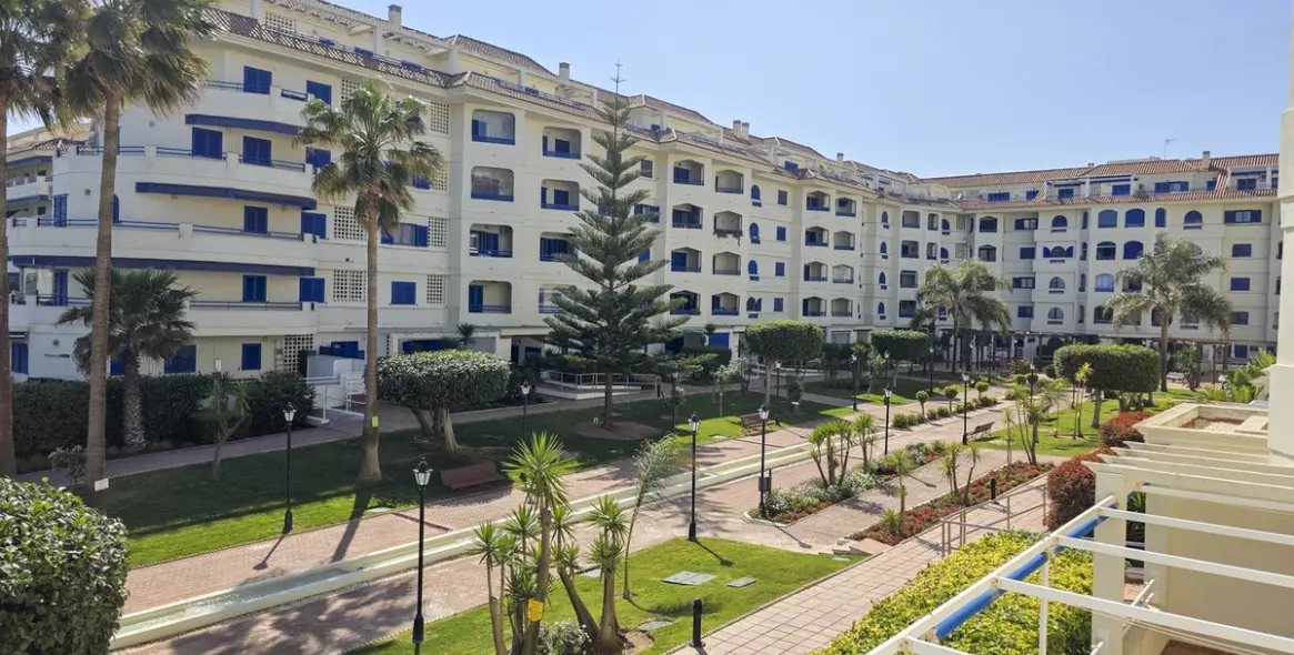 Продажа апартаментов на среднем этаже в San Luis de Sabinillas 15