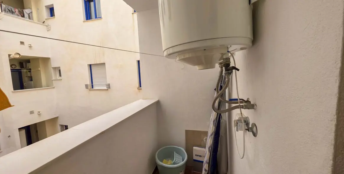 Продажа апартаментов на среднем этаже в San Luis de Sabinillas 25