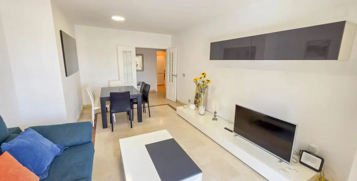 Продажа апартаментов на среднем этаже в San Luis de Sabinillas 26