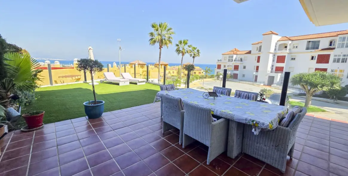 Sale of ground floor apartment in La Duquesa 1