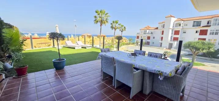 Sale of ground floor apartment in La Duquesa 0