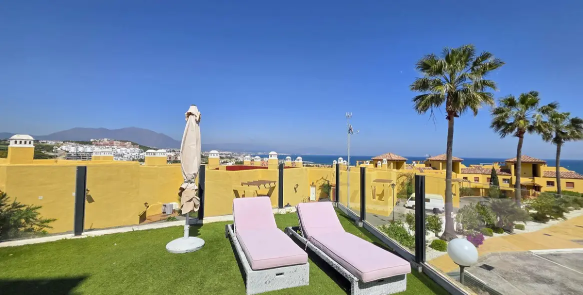 Sale of ground floor apartment in La Duquesa 2