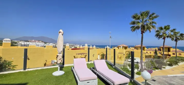 Sale of ground floor apartment in La Duquesa 1