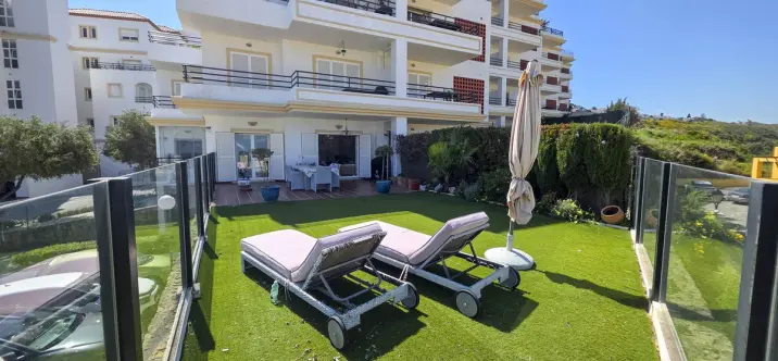 Sale of ground floor apartment in La Duquesa 2