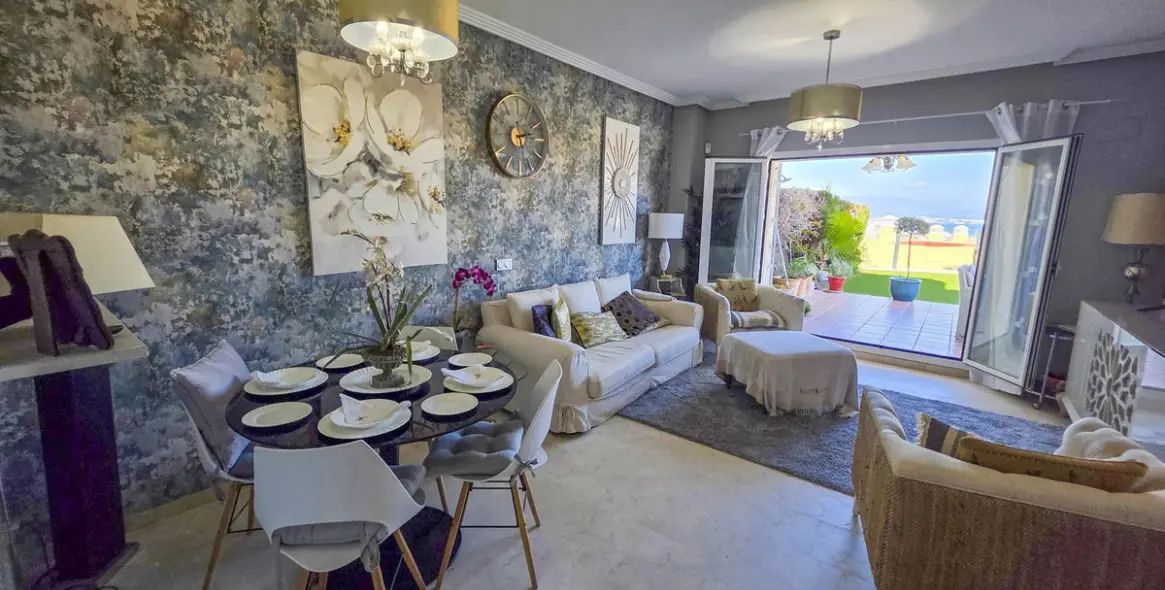 Sale of ground floor apartment in La Duquesa 5