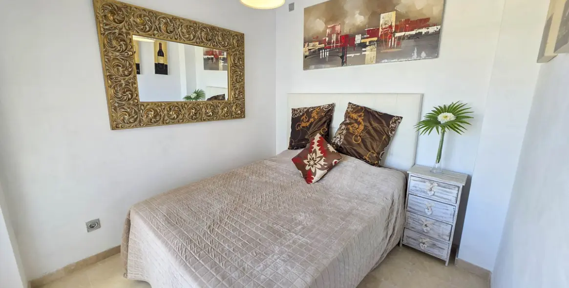 Sale of ground floor apartment in La Duquesa 9