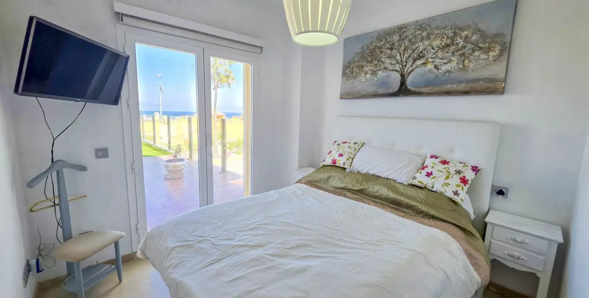 Sale of ground floor apartment in La Duquesa 12