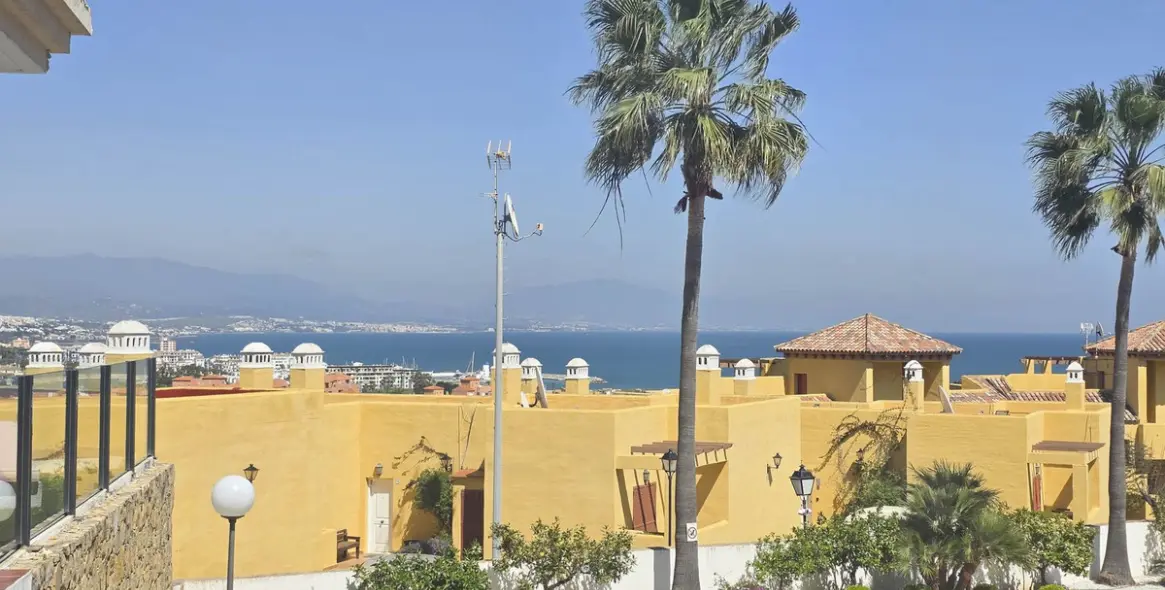 Sale of ground floor apartment in La Duquesa 17