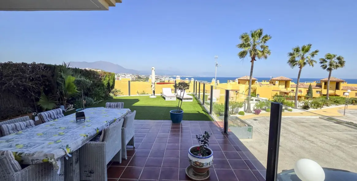 Sale of ground floor apartment in La Duquesa 19