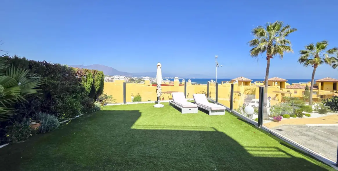 Sale of ground floor apartment in La Duquesa 20