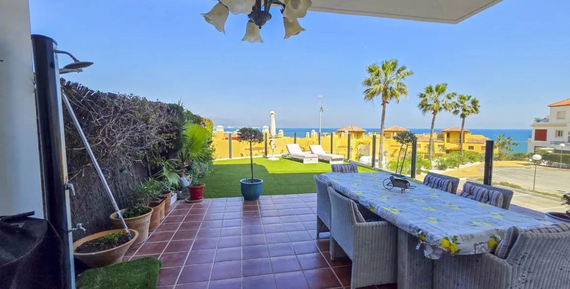 Sale of ground floor apartment in La Duquesa 21