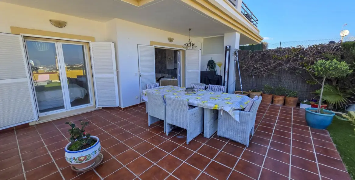 Sale of ground floor apartment in La Duquesa 23