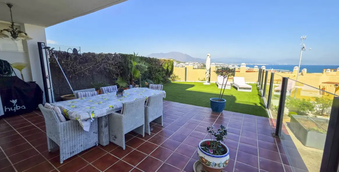Sale of ground floor apartment in La Duquesa 24