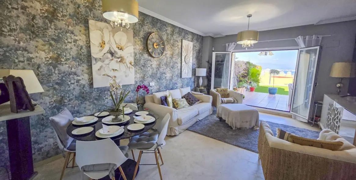 Sale of ground floor apartment in La Duquesa 28