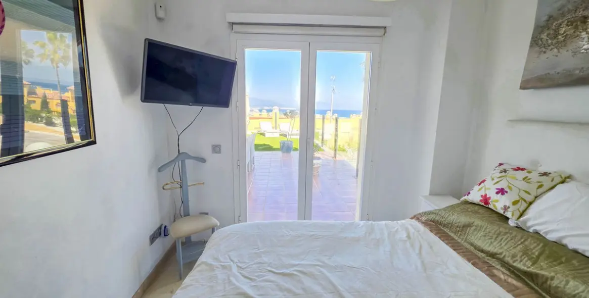 Sale of ground floor apartment in La Duquesa 51