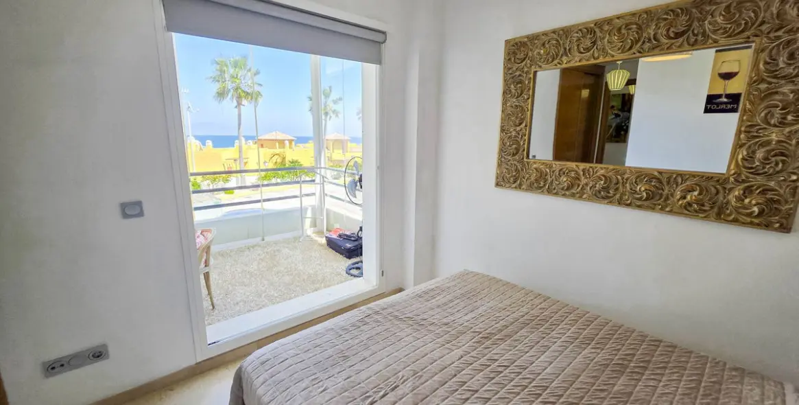 Sale of ground floor apartment in La Duquesa 65