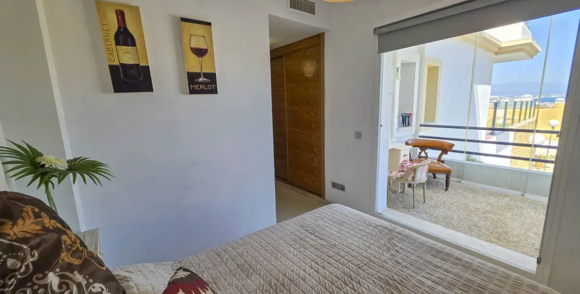 Sale of ground floor apartment in La Duquesa 87