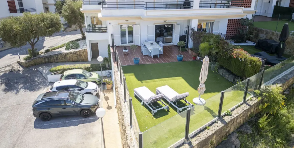 Sale of ground floor apartment in La Duquesa 93