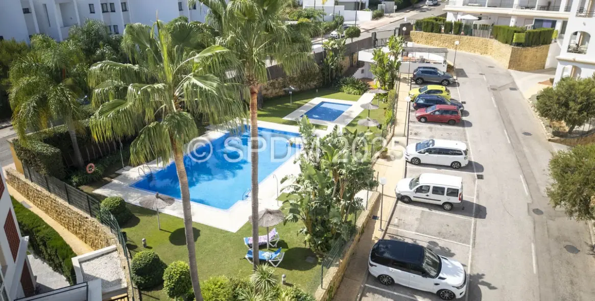 Sale of ground floor apartment in La Duquesa 94
