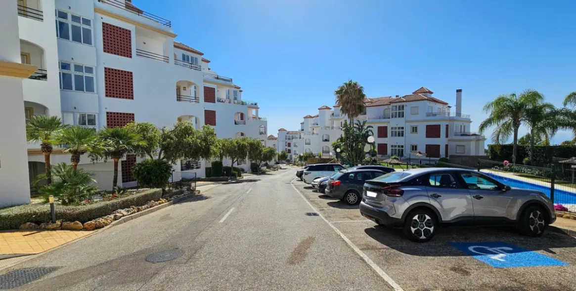 Sale of ground floor apartment in La Duquesa 96