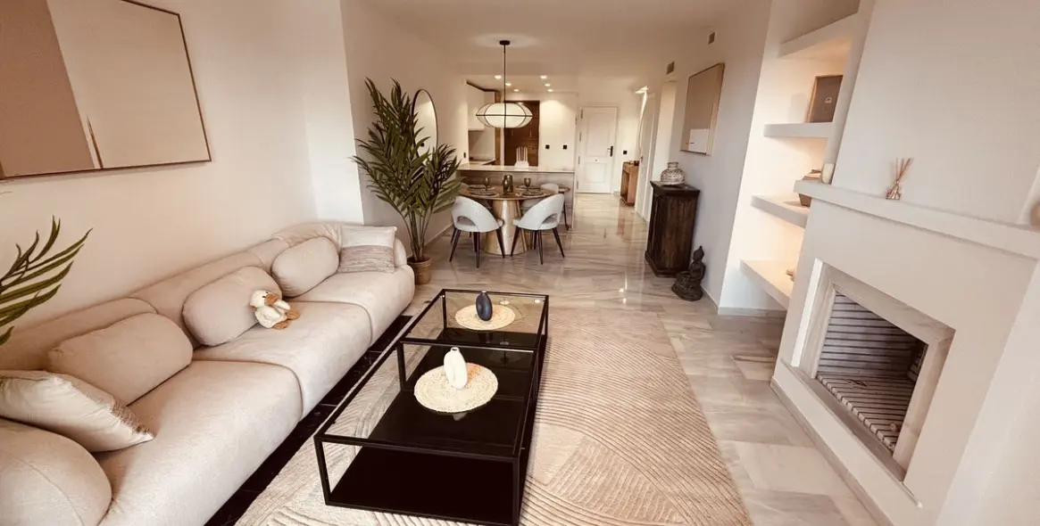 Venta de apartamento en planta media en Calahonda 1