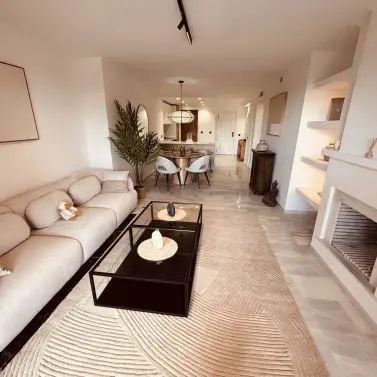 Sale of middle floor apartment in Calahonda