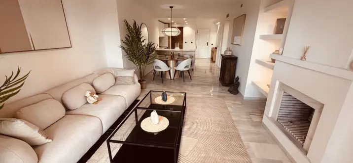 Sale of middle floor apartment in Calahonda 0