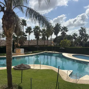 Sale of middle floor apartment in Calahonda