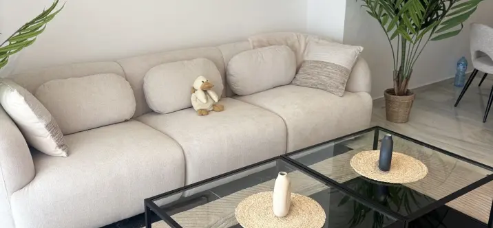 Sale of middle floor apartment in Calahonda 2