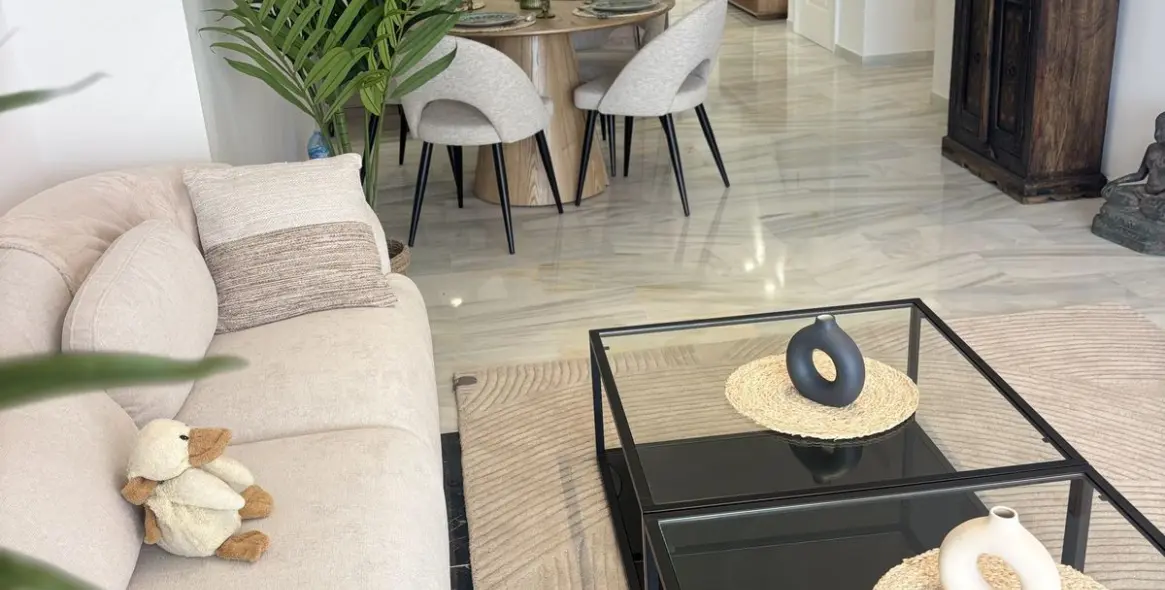 Venta de apartamento en planta media en Calahonda 4