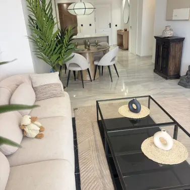 Sale of middle floor apartment in Calahonda