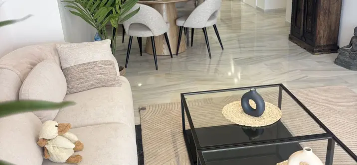 Sale of middle floor apartment in Calahonda 3