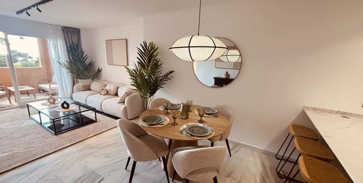 Venta de apartamento en planta media en Calahonda 9