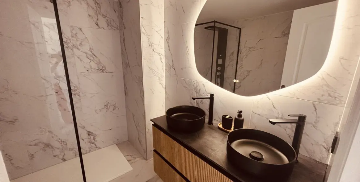 Venta de apartamento en planta media en Calahonda 16