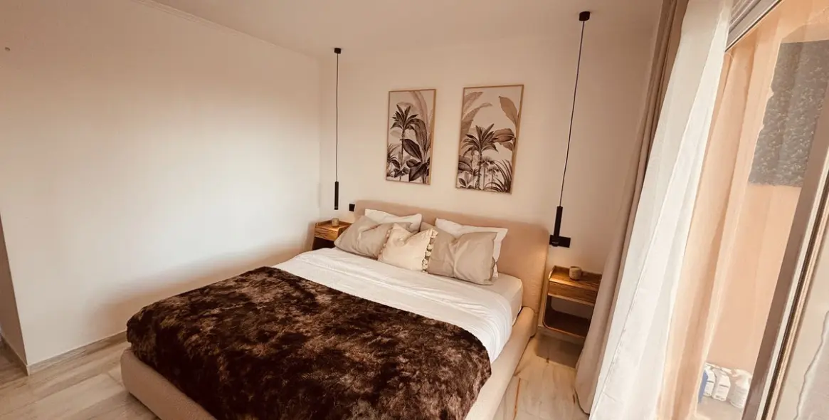 Venta de apartamento en planta media en Calahonda 18