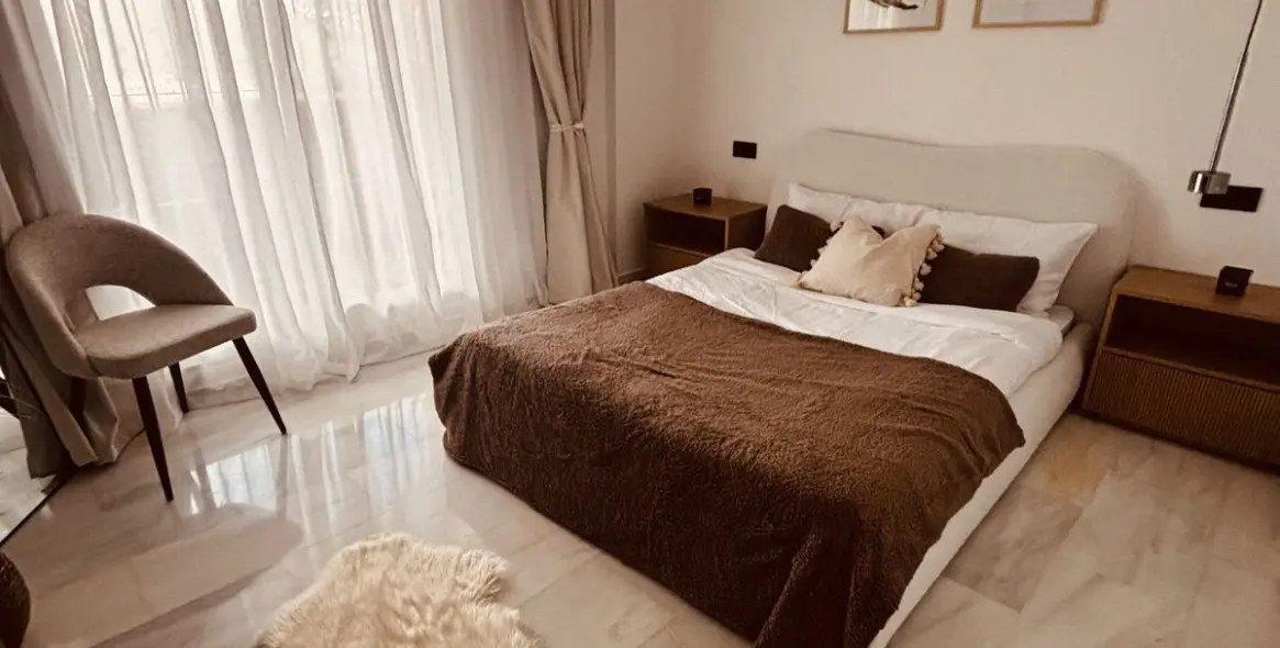 Venta de apartamento en planta media en Calahonda 20