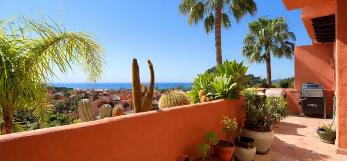 Sale of middle floor apartment in La Mairena 0