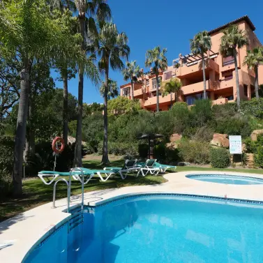 Sale of middle floor apartment in La Mairena