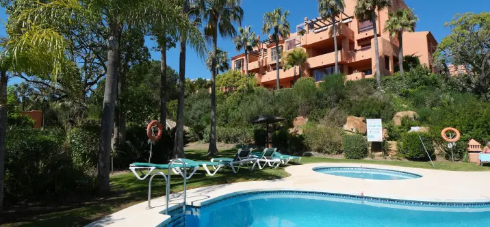 Sale of middle floor apartment in La Mairena 1