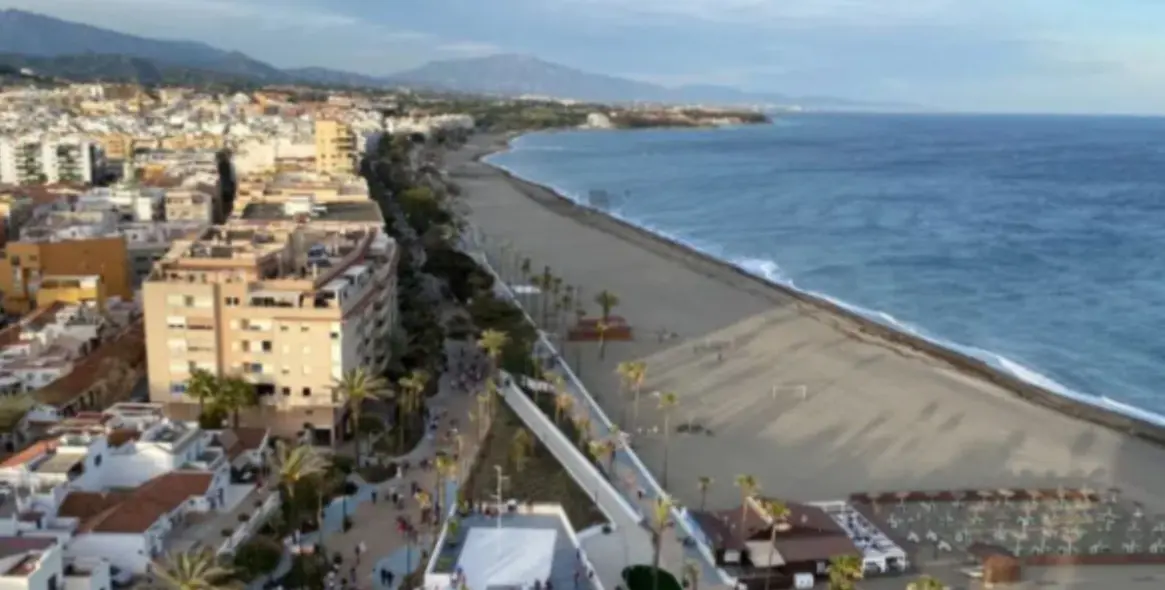 Sale of ground floor apartment in Estepona 1