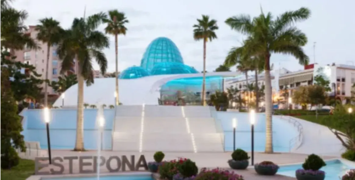 Sale of ground floor apartment in Estepona 2