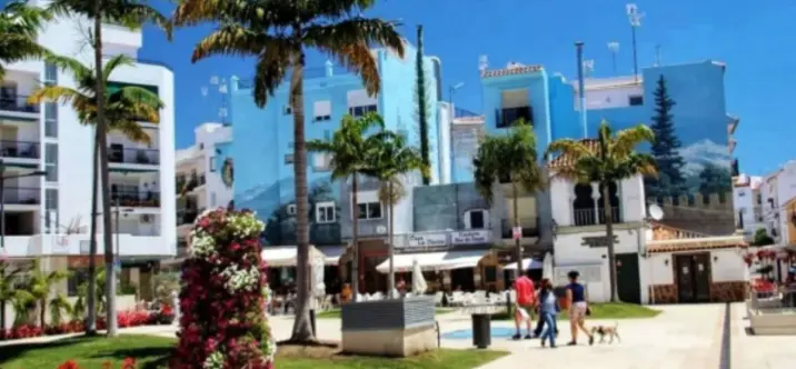 Sale of ground floor apartment in Estepona 2