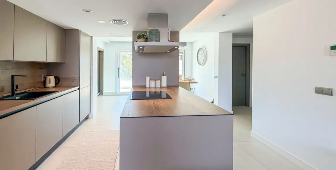 Sale of middle floor apartment in La Cala Golf 3