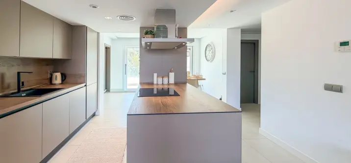 Sale of middle floor apartment in La Cala Golf 2