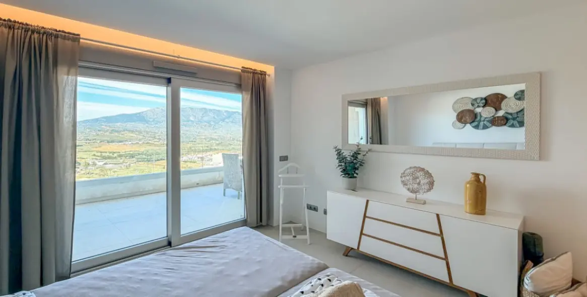Sale of middle floor apartment in La Cala Golf 11
