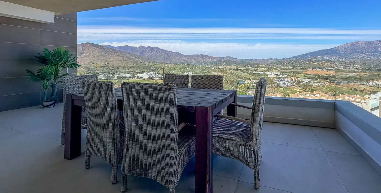 Sale of middle floor apartment in La Cala Golf 3